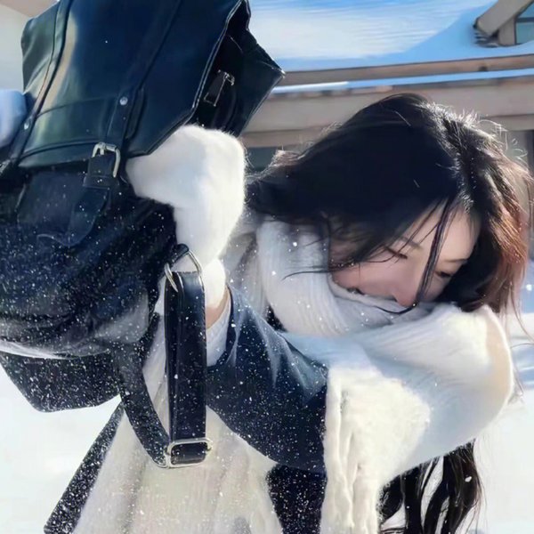 红鞋男子